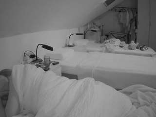 voyeurcam-julmodels-bed-4