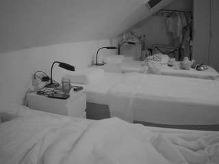 voyeurcam-julmodels-bed-4