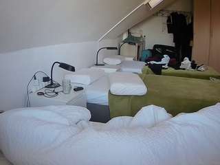voyeurcam-julmodels-bed-4