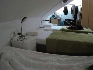 voyeurcam-julmodels-bed-4