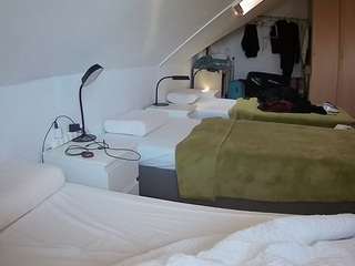 voyeurcam-julmodels-bed-4