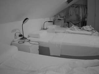 voyeurcam-julmodels-bed-4