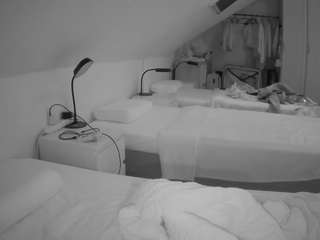 Live stream of voyeurcam-julmodels-bed-4