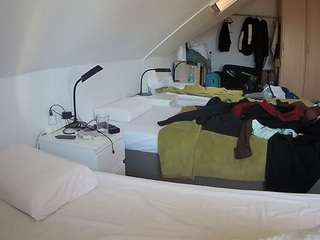 voyeurcam-julmodels-bed-4 webcam