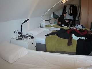 voyeurcam-julmodels-bed-4