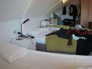 voyeurcam-julmodels-bed-4 webcam