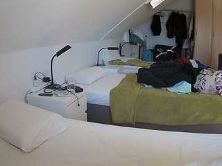 voyeurcam-julmodels-bed-4