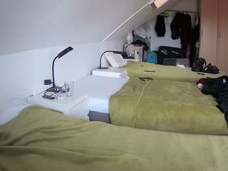 voyeurcam-julmodels-bed-4