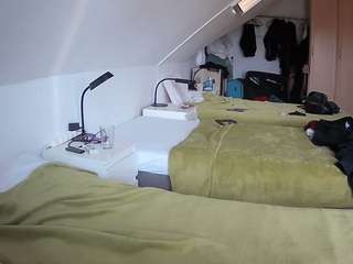 voyeurcam-julmodels-bed-4