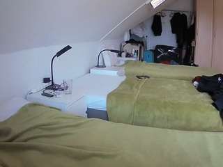 voyeurcam-julmodels-bed-4
