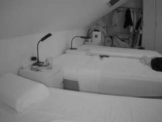 voyeurcam-julmodels-bed-4