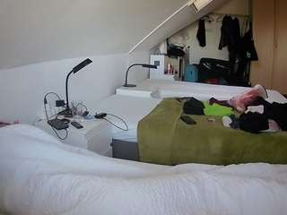 voyeurcam-julmodels-bed-4