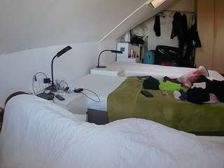 voyeurcam-julmodels-bed-4
