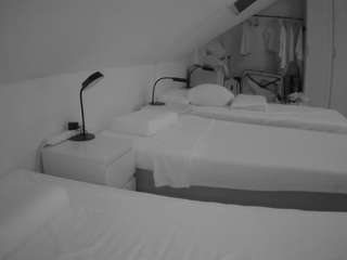 voyeurcam-julmodels-bed-4