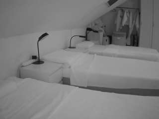 voyeurcam-julmodels-bed-4