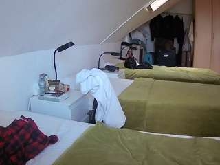 voyeurcam-julmodels-bed-4