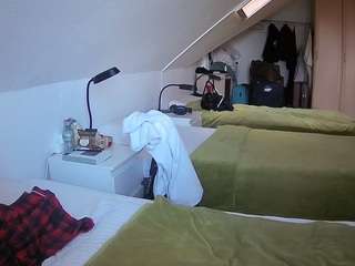 voyeurcam-julmodels-bed-4