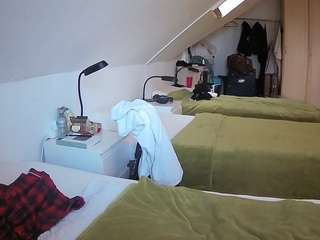 voyeurcam-julmodels-bed-4
