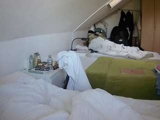 voyeurcam-julmodels-bed-4