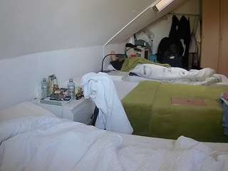 voyeurcam-julmodels-bed-4