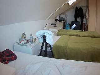 voyeurcam-julmodels-bed-4 webcam
