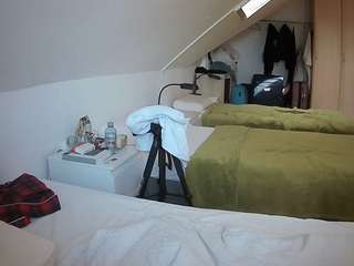 voyeurcam-julmodels-bed-4