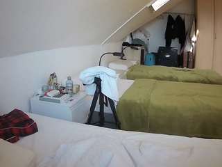 voyeurcam-julmodels-bed-4 webcam