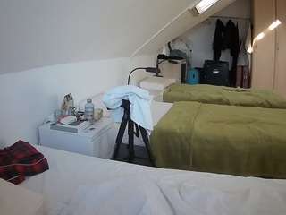 voyeurcam-julmodels-bed-4 webcam