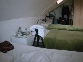 voyeurcam-julmodels-bed-4 webcam