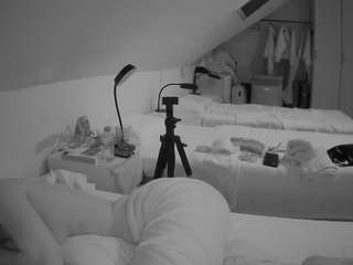 voyeurcam-julmodels-bed-4 webcam