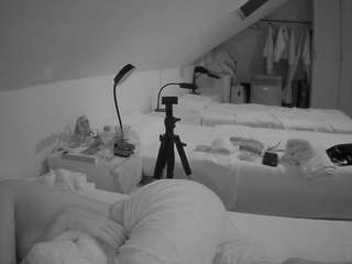 voyeurcam-julmodels-bed-4 webcam