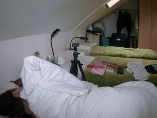 voyeurcam-julmodels-bed-4 webcam