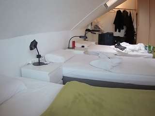voyeurcam-julmodels-bed-4