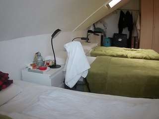 voyeurcam-julmodels-bed-4 webcam
