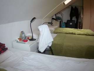 voyeurcam-julmodels-bed-4 webcam