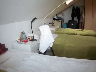 voyeurcam-julmodels-bed-4 webcam