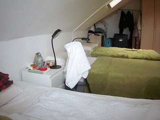 voyeurcam-julmodels-bed-4 webcam