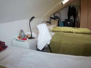voyeurcam-julmodels-bed-4 webcam
