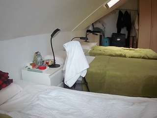 voyeurcam-julmodels-bed-4 webcam