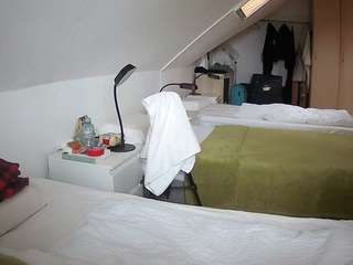 voyeurcam-julmodels-bed-4 webcam