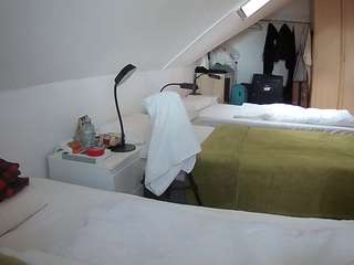 voyeurcam-julmodels-bed-4 webcam
