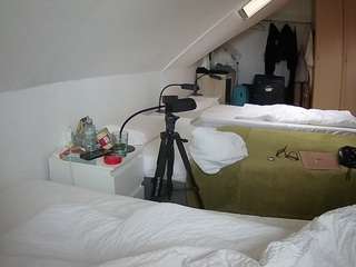 voyeurcam-julmodels-bed-4 webcam