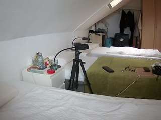 voyeurcam-julmodels-bed-4 webcam