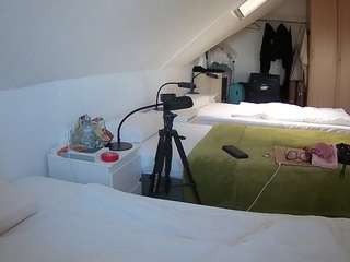 voyeurcam-julmodels-bed-4 webcam