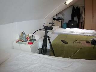 voyeurcam-julmodels-bed-4 webcam