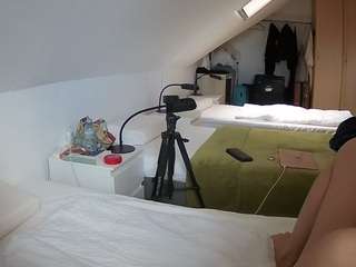 voyeurcam-julmodels-bed-4 webcam