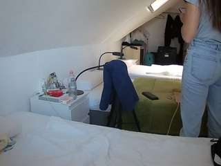 voyeurcam-julmodels-bed-4 webcam