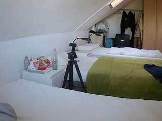 voyeurcam-julmodels-bed-4 webcam