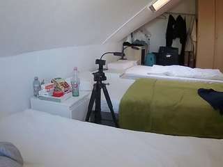 voyeurcam-julmodels-bed-4