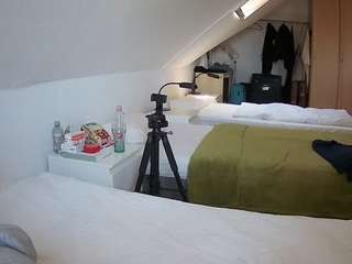 voyeurcam-julmodels-bed-4